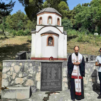 Vladika Dimitrije služio pomen žrtvama Pridvoričke jame
