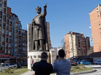 Bačena eksplozivna naprava na zgradu Elektrokosmeta