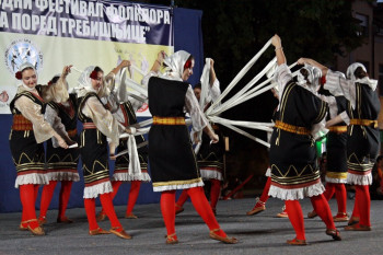 ''Вече фолклора поред Требишњице'' по девети пут у Требињу