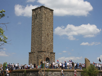 Patrijarh Porfirije služi arhijerejsku liturgiju u manastiru Gračanica