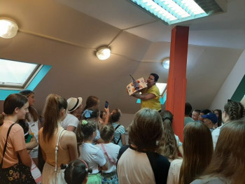 Drugari sa Kosova i Metohije posjetili trebinjsku biblioteku – Organizovana i mala predstava /FOTO/