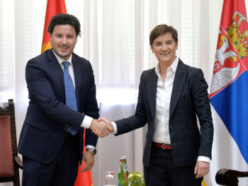 Abazović stigao u prvu zvaničnu posjetu Beogradu, doček ispred Palate Srbija