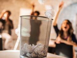 Profesor komadom papira djeci objasnio kako funkcioniše svijet