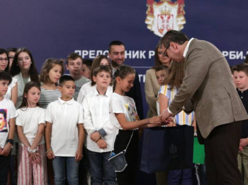 Vučić: Čuvajte srpski jezik i ćirilicu 