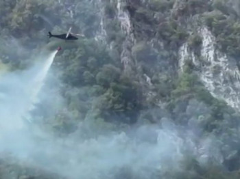 Пожар код Требиња не угрожава село; Ватру ће гасити и Хеликоптерски сервис