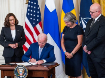 Бајден потписао документа о уласку Шведске и Финске у НАТО