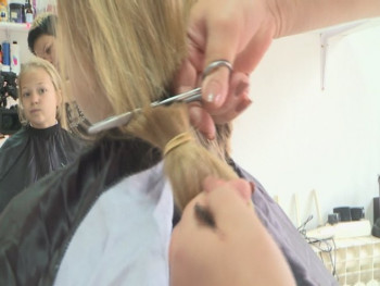 Лена Ковачевић донирала косу за осмијех својих вршњака