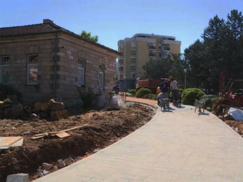Bileća: Sredstvima Vlade rekonstruisani trotoari