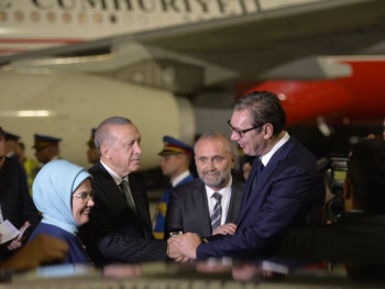 Erdogan stigao u Beograd, Vučić ga dočekao na aerodromu