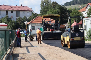 Milinković: Završena rekonstrukcija lokalnog puta u MZ Fojnica, asfaltiran i prilaz Osnovnoj školi u Gacku