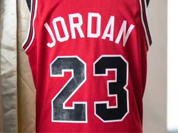 Џорданов дрес продат за рекордних 10,1 милион долара