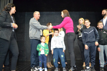 СРПСКА КУЋА УСРЕЋИЛА ПОРОДИЦУ ГАМБЕЛИЋ ИЗ НЕВЕСИЊА