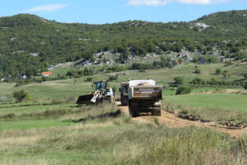 ОПШТИНА У КОЈУ СЕ УЛАЖЕ – У невесињско село Доњи Лукавац стиже асфалт