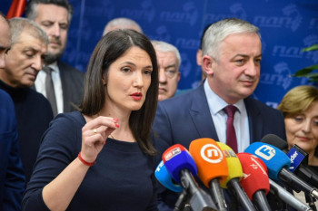 Ko je pozdravio Jelenu?