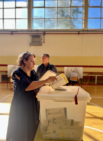 Valerija Lakić glasala u Osnovnoj školi „Sveti Vasilije Ostroški“ Trebinje