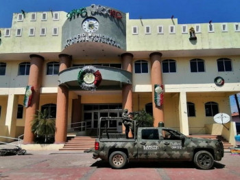 Мексико: У нападу банде убијен градоначелник и још 17 људи