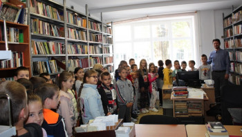 НАРОДНА БИБИЛИОТЕКА УГОСТИЛА НЕВЕСИЊСКЕ ОСНОВЦЕ