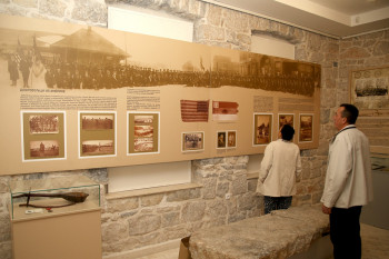 U Muzeju Hercegovine otvorena izložba fotografija i promovisane knjige o kolonistima u Vojvodini