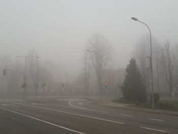 Мјестимично густа магла смањује видљивост у котлинама