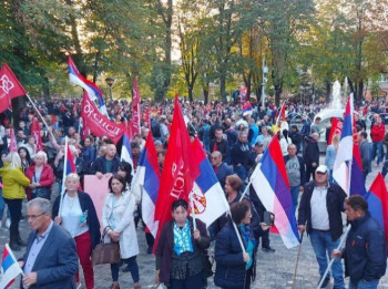 Грађани из цијеле Српске пристижу на народни митинг 