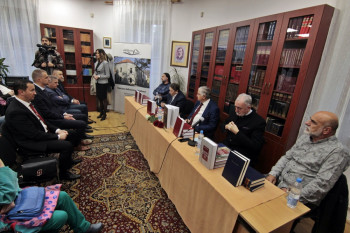 Уприличена трибина ''Двије-три ријечи о ћирилици, роде''