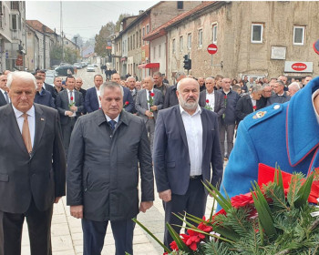 Višković: Nikad ne zaboraviti hrabrost junaka u Mitrovdanskim bitkama