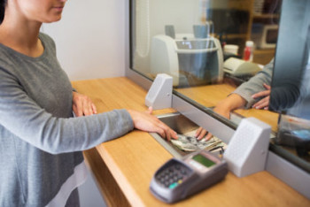 Banke povećavaju naknade za plaćanje računa, klijentima stižu obavještenja o poskupljenju usluga