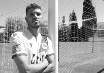 Фудбалер Зрињског (27) починио самоубиство – скочио са осмог спрата зграде