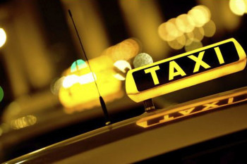 Мостар: Путник ножем напао возача таксија па камењем оштетио возило