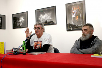 Промовисана књига '1001 најлуђи свјетски и еx – yu рок бисер', аутора Јосипа Дујмовића