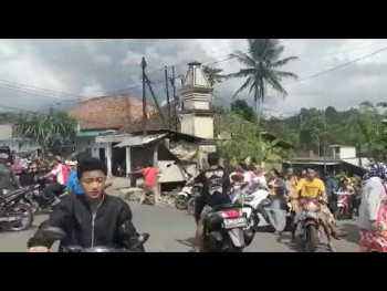 Индонезија: Почела евакуација становника због ерупције вулкана на Јави (ВИДЕО)