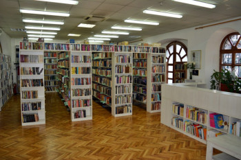 Срђан Симовић поклонио библиотеци 500 књига