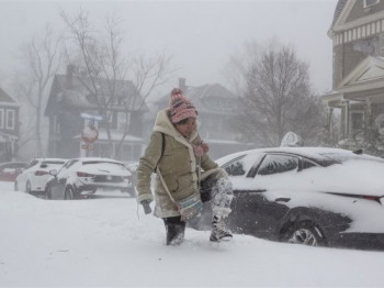 У зимској олуја у САД погинуло 27 људи, велика искључења струје (ВИДЕО)