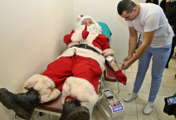 Djed Mraz darovao krv