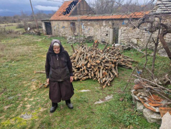 Ogrev za baku heroja - stogodišnju Milicu Stojanac