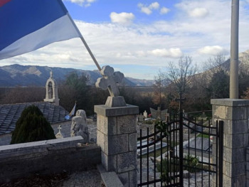 Oskrnavljeno groblje u rodnom selu Svetog Vasilija Ostroškog