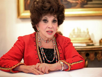 Preminula Đina Lolobriđida