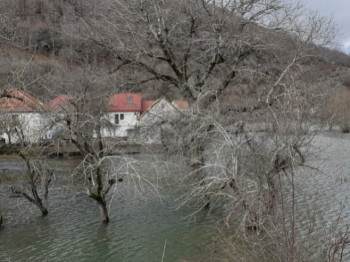 U selu Fojnica voda ušla u pet stambenih objekata; Put Gacko-Nevesinje prohodan (VIDEO)