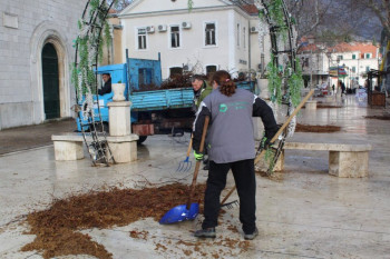 Требињски комуналци за сат времена очистили град након невремена