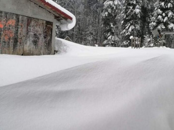 Put do Istočnog Drvara i dalje neprohodan, snijeg viši od pola metra