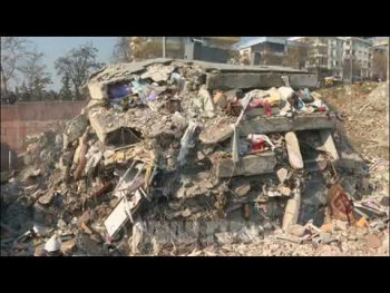 Specijalistički tim iz Srpske u potresnim scenama izvlačenja žrtava ispod ruševina (VIDEO)
