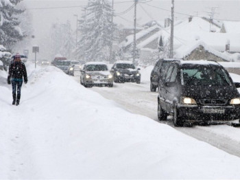 Dalmacija odsječena, HGS S izvlači zaglavljene u snijegu (VIDEO)