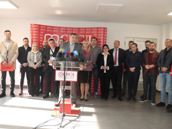 Додик: Потпуно јединство у СНСД; Подршка двије трећине народних посланика важна за заштиту Српске