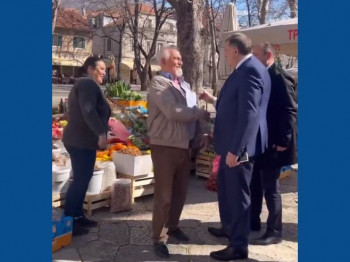 Dodik prošetao ulicama Trebinja; Razgovarao sa građanima (FOTO/VIDEO)