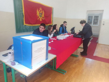 Izbori u Crnoj Gori, do 11.00 časova glasalo 21,6 odsto birača; Glasao Milatović