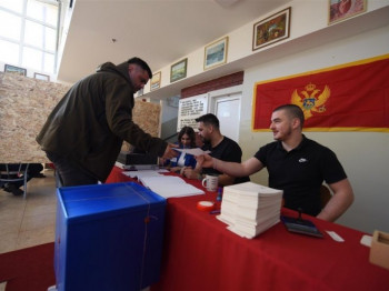 Crna Gora: Do 12.00 časova glasalo 31,1 odsto birača; Glasali Milatović i Đukanović (VIDEO)