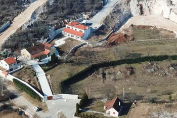 Đukanoviću inspekcija naredila da sruši nelegalne objekte u Nikšiću