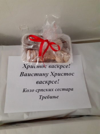 Članice Kola srpskih sestara Trebinje podijelili vaskršnje poklone najugroženijim ( FOTO )