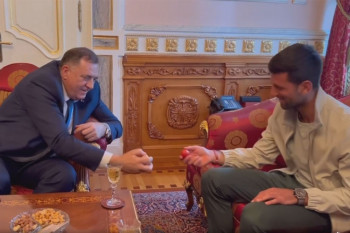Đoković i Dodik se potucali vaskršnjim jajima, pogledajte ko je pobijedio