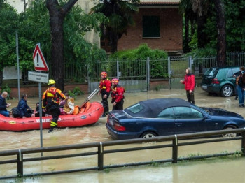 Najmanje osam žrtava poplava u Italiji (VIDEO)